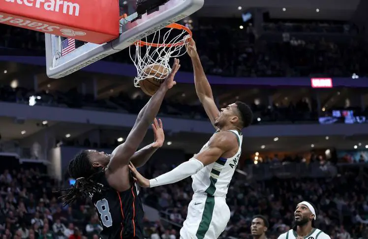 Giannis Antetokounmpo Takes Courtside Seat After Being Ejected For A ...