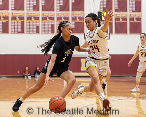 Lakeside Lions Defeat Garfield Bulldogs With Strong Defense And Balanced Scoring