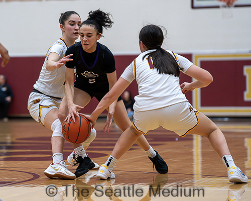 Lakeside Lions Defeat Garfield Bulldogs With Strong Defense And Balanced Scoring