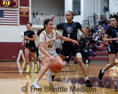 Lakeside Lions Defeat Garfield Bulldogs With Strong Defense And Balanced Scoring