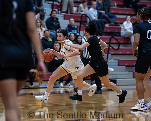 Lakeside Lions Defeat Garfield Bulldogs With Strong Defense And Balanced Scoring