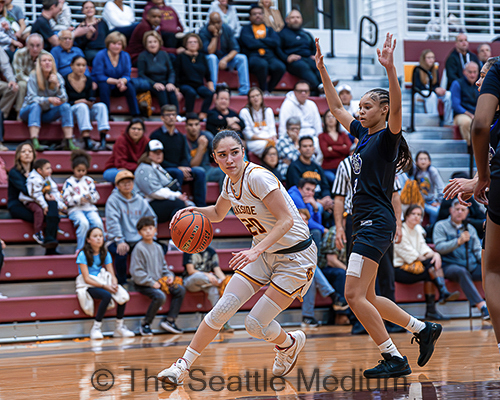 Lakeside Lions Defeat Garfield Bulldogs With Strong Defense And Balanced Scoring