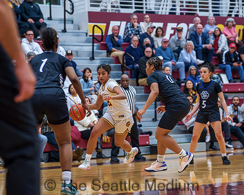 Lakeside Lions Defeat Garfield Bulldogs With Strong Defense And Balanced Scoring