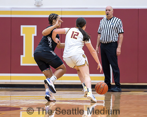 Lakeside Lions Defeat Garfield Bulldogs With Strong Defense And Balanced Scoring