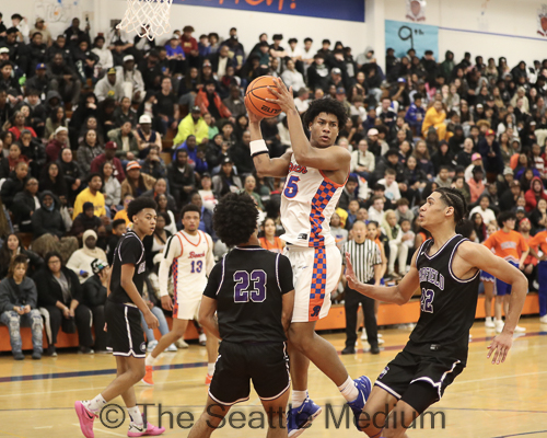 Rainier Beach Vikings Claim Victory In Intense 'Hood Classic' Matchup