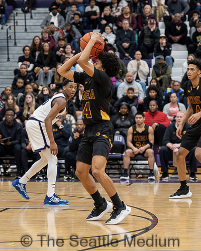 Garfield Bulldogs Secure 82-76 Overtime Victory Over O'Dea Fighting Irish